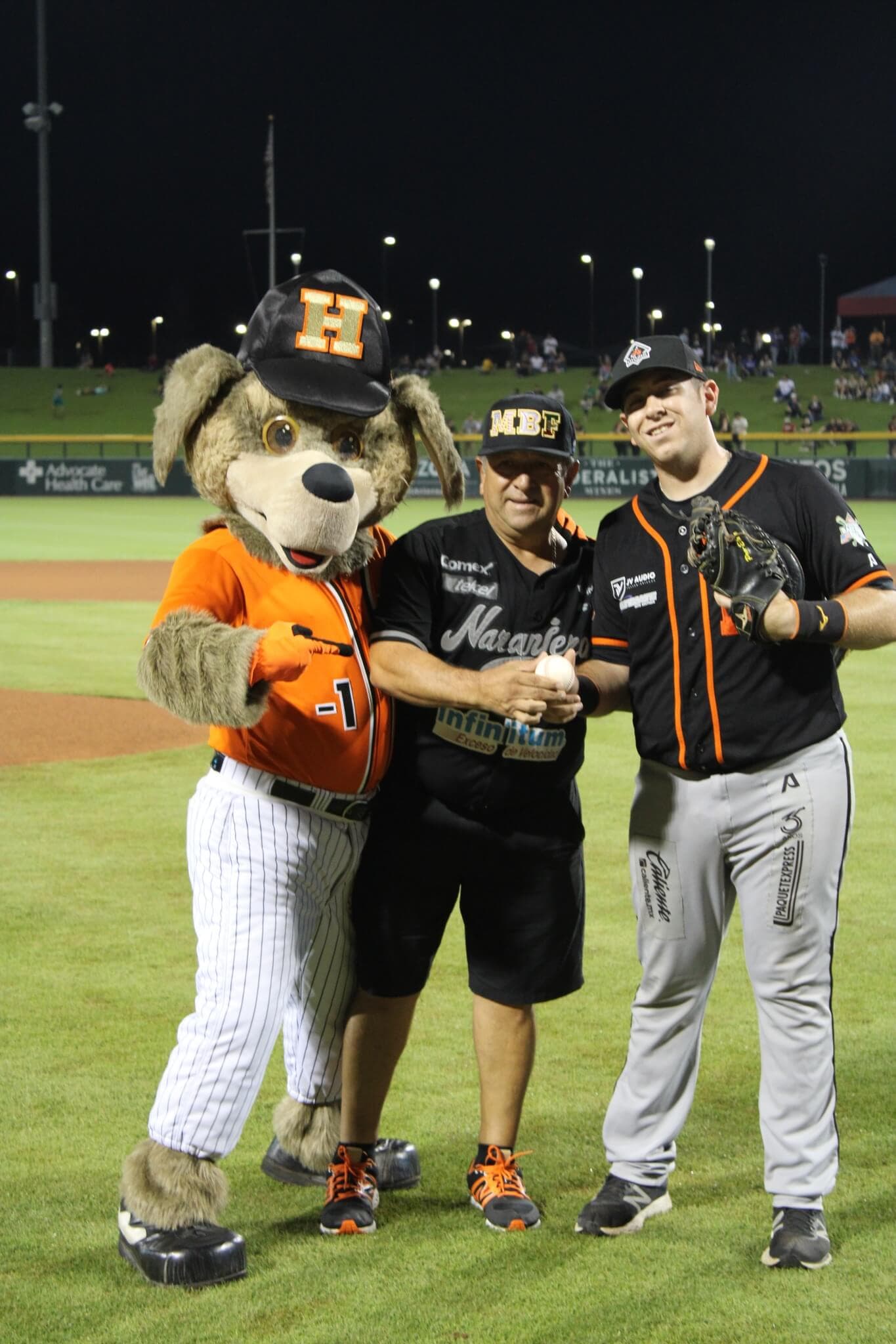 Coyote y Camarón mascots